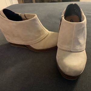 Dr. Scholl’s shoetie Bootie